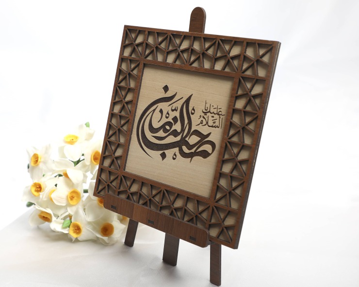 استند"نرگس"